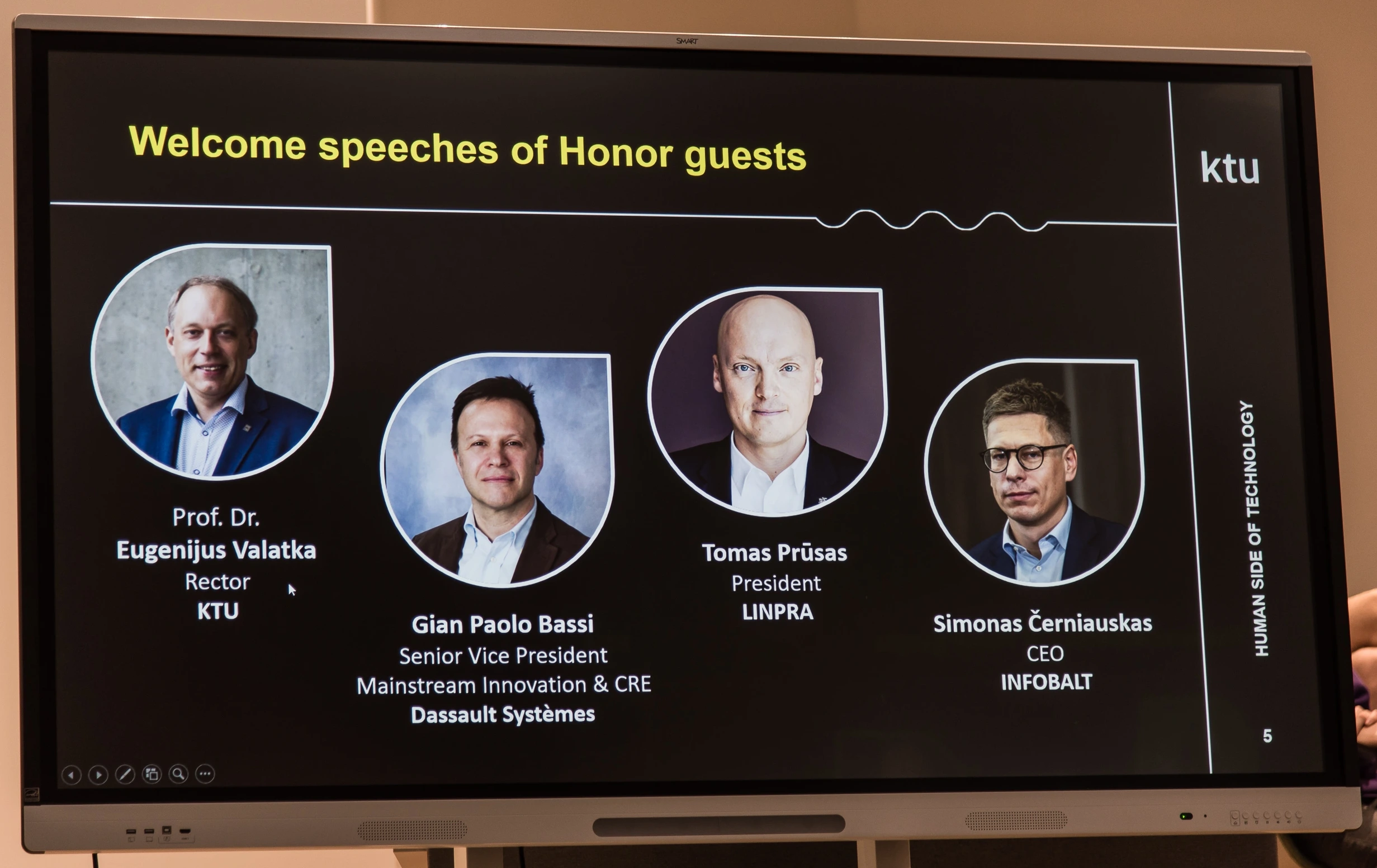 Centro atidarymo prane&scaron;ėjai